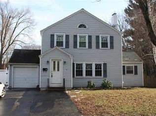 17 Tull Dr, Colonie, NY 12205