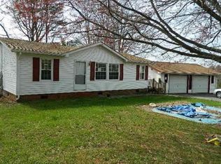 20 Crystal Dr, Rocky Mount, VA 24151