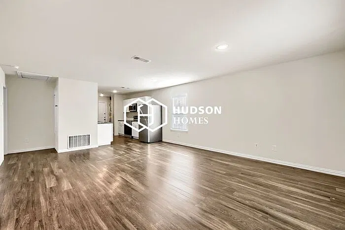 3 bed, 2.0 bath, 1090 sqft, $1,499 — Photo 4