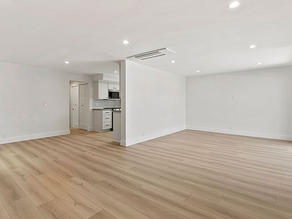 4th image of 913 W Balboa Blvd APT B