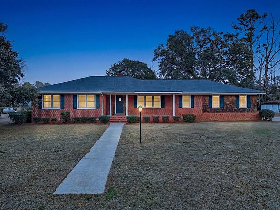 2nd image of 200 Oliver St.