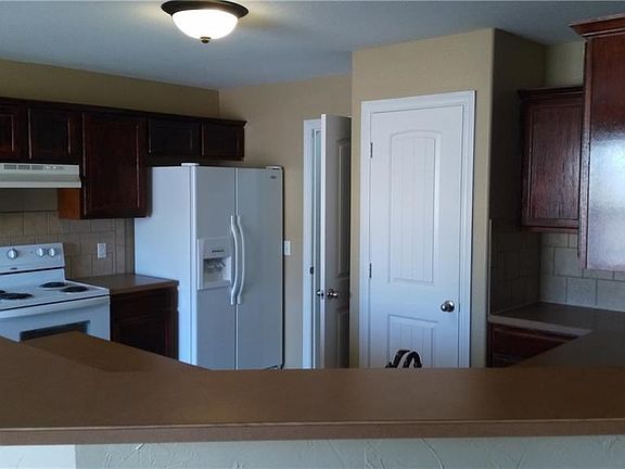 5th image of 144 Parkwood Ct