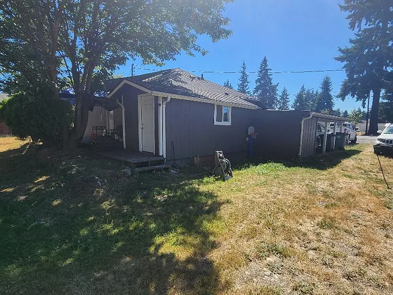 231 Military Rd E — Photo 9