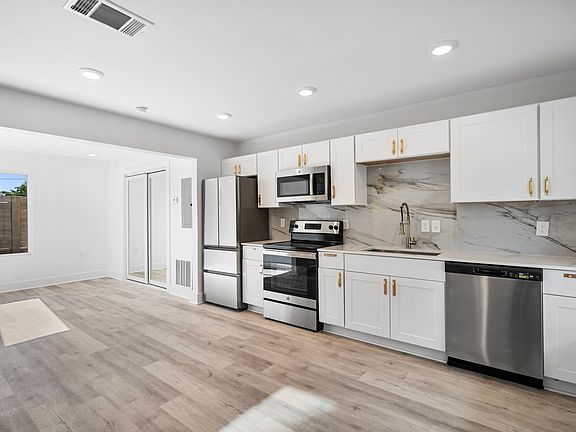 2nd image of 5014 San Jacinto St #106