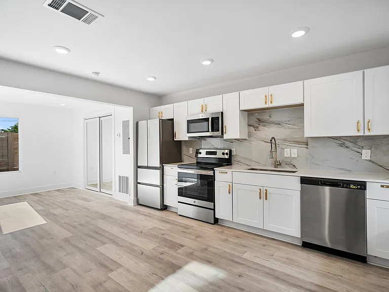 5014 San Jacinto St #106 — Photo 2