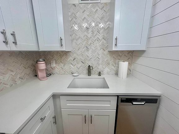 3rd image of 101 S Raleigh Ave APT 427