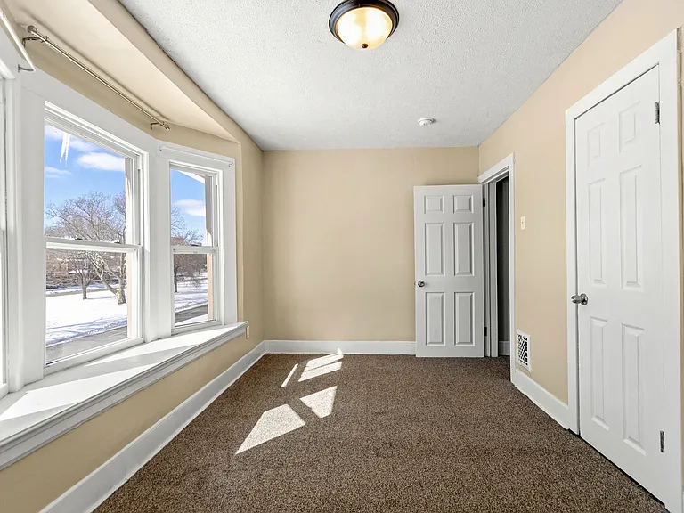 1476 W Grand Blvd — Photo 24
