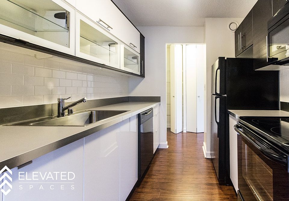 1st image of 1112 N Dearborn St #1502