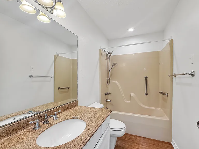 726 W Lakeshore Dr — Photo 15