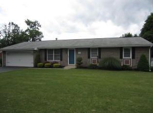 906 Pine Hill Rd, Lititz, PA 17543