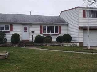12 Lewis Cir, Babylon, NY 11702