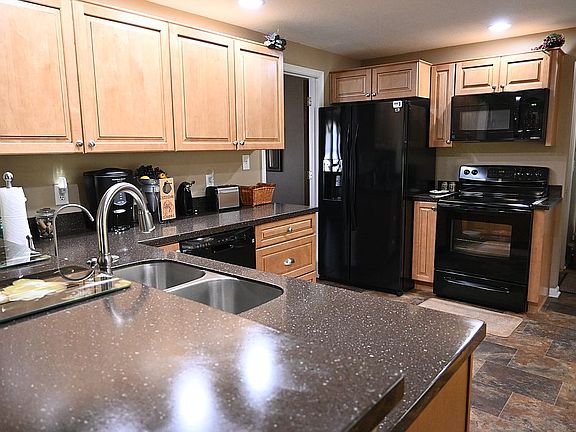 3rd image of 214 Norlick Dr