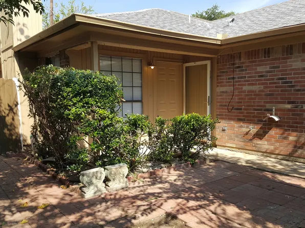 4517 Compass Ct, Fort Worth, TX 76135