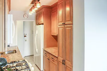 Sold by Thomas Lipovetsky, LREB