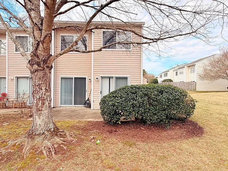 3872 Staffordshire Ln — Photo 16