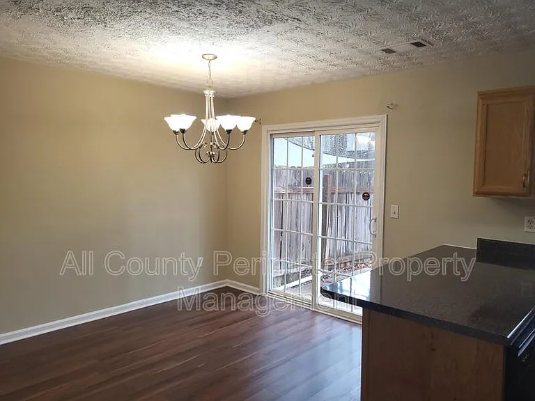 5543 Pineridge Ct — Photo 6