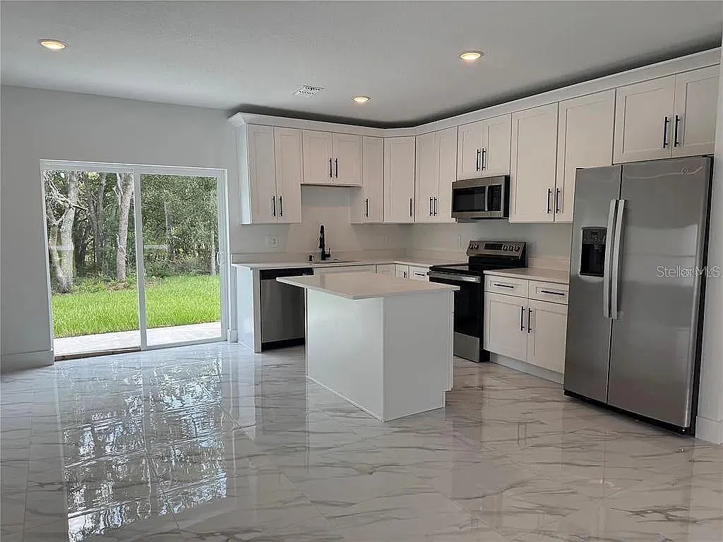 4 bed, 3.0 bath, 1565 sqft, $1,900 — Photo 4