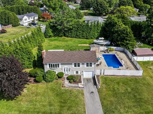 20 Diamond Ct, Dartmouth, MA 02747