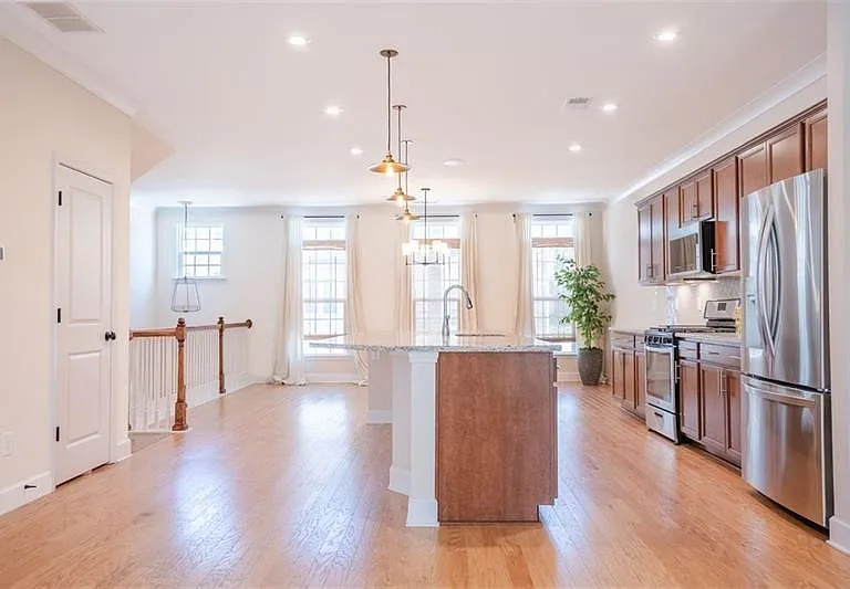 1059 Caruso Dr — Photo 2