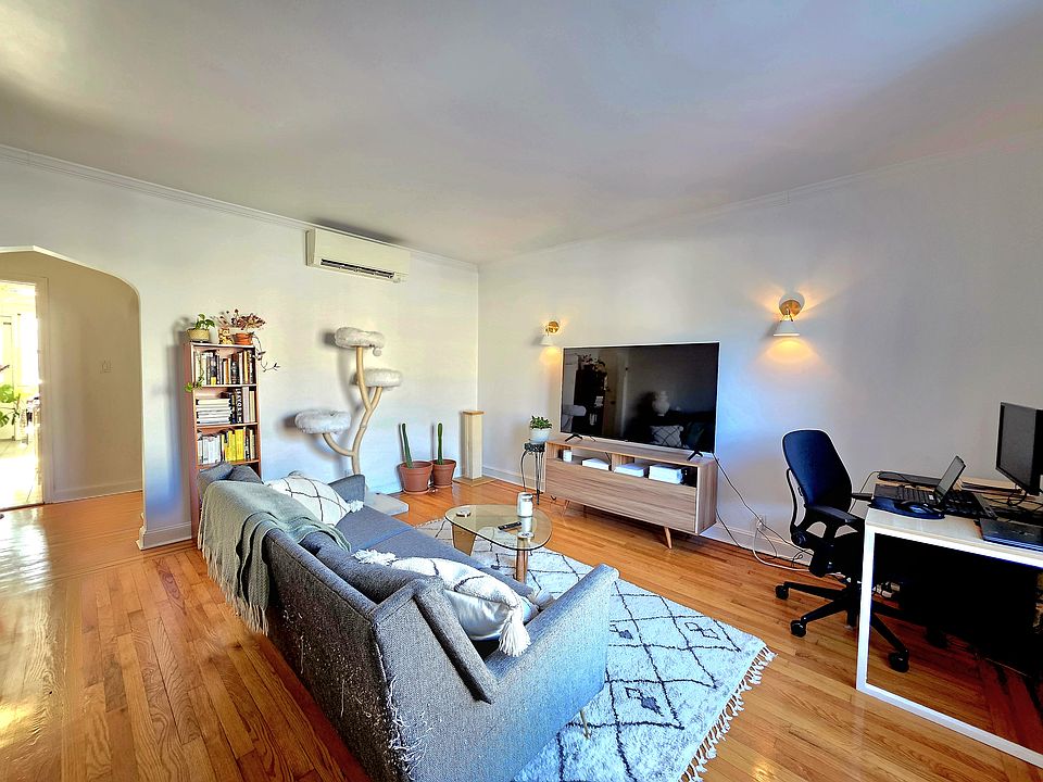 1st image of 2037 26th St #1
