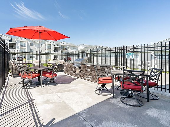 Love to lounge? Our full patio and BBQ grill is perfect for those sunny days