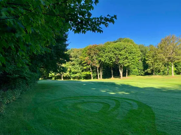 590 Eastwind Dr, Harbor Springs, MI 49740