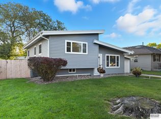 458 N Birchwood Dr, Fremont, NE 68025