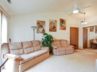 317 Sandpebble Ln, Aurora, IL 60504