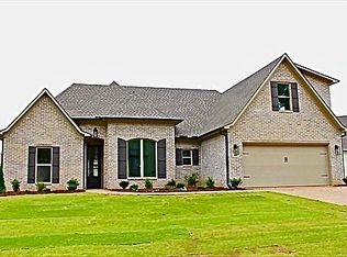 406 Copper Creek Dr, Jackson, TN 38305