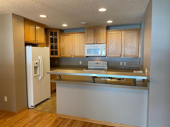 4th image of 3222 Oak View Dr