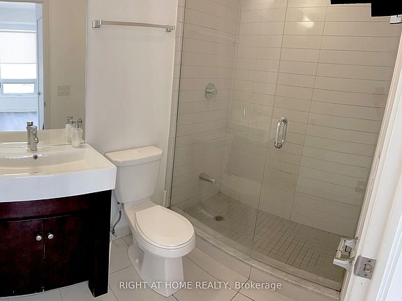 5th image of 840 Queens Plate Dr #1402