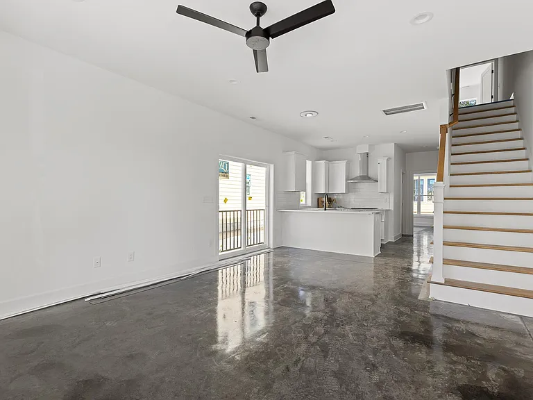 737 Hopkins St — Photo 18