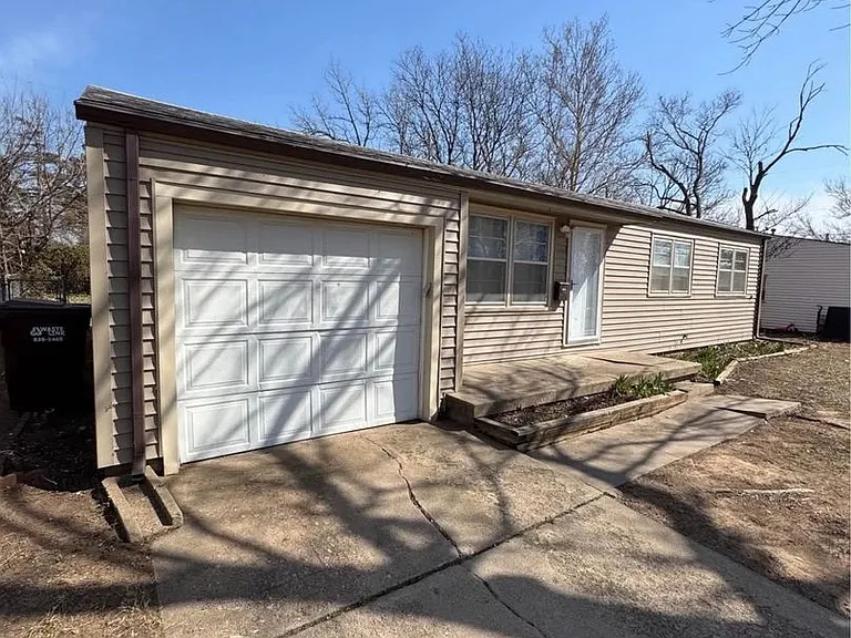 2338 S Dellrose Ave — Photo 1