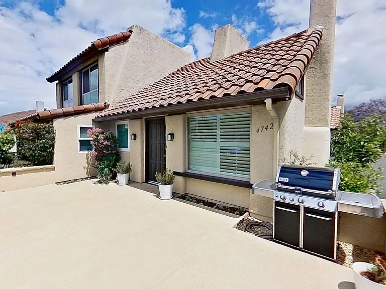 4742 Calle Camarada — Photo 4