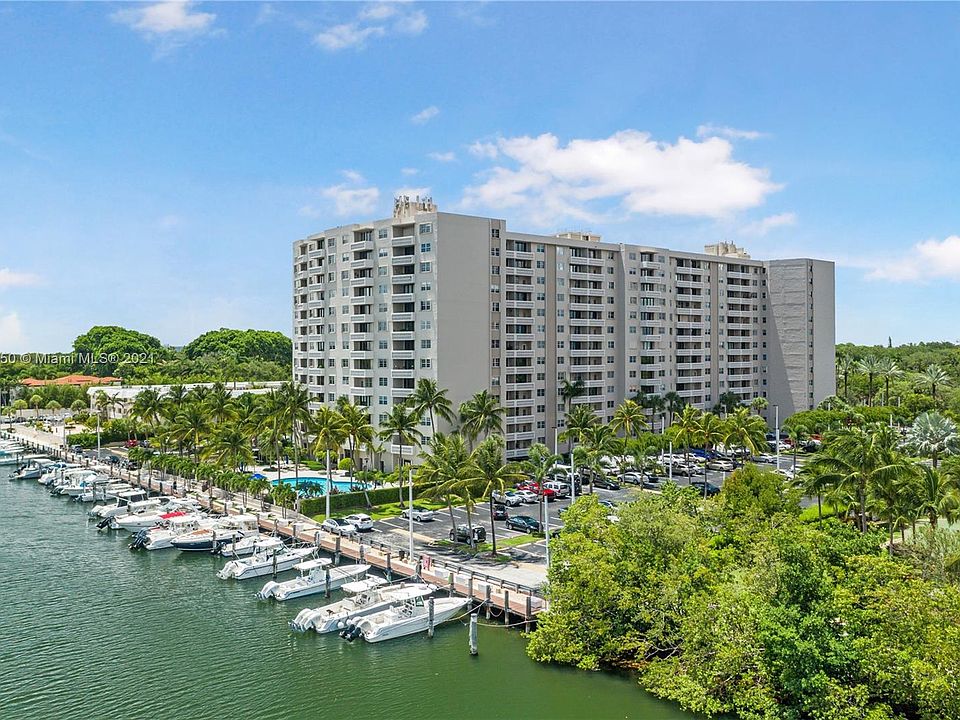 1st image of 90 Edgewater Dr APT 815