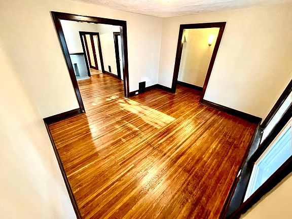 3rd image of 50 Barry Pl Unit 1