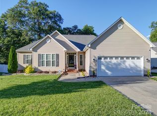 4044 Hereford Ln, Dallas, NC 28034