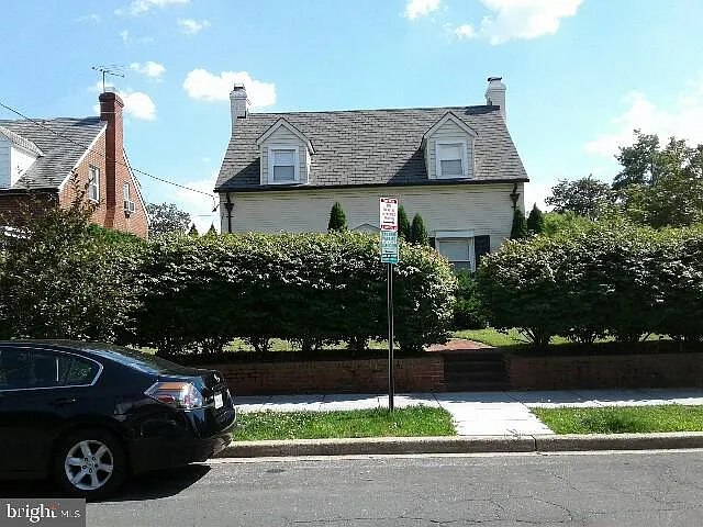 814 Dahlia St NW photo 1