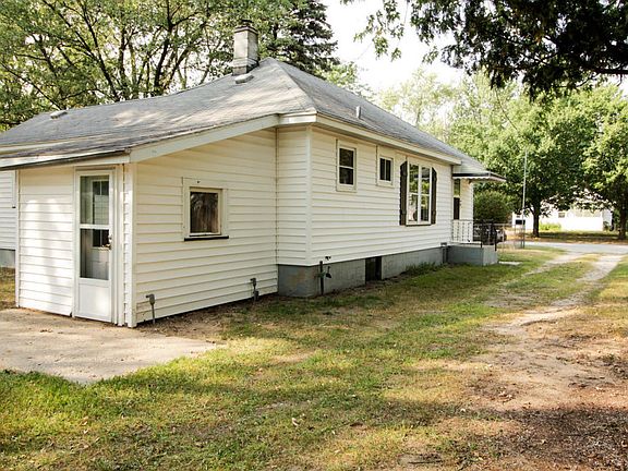 4th image of 332 43rd St SE