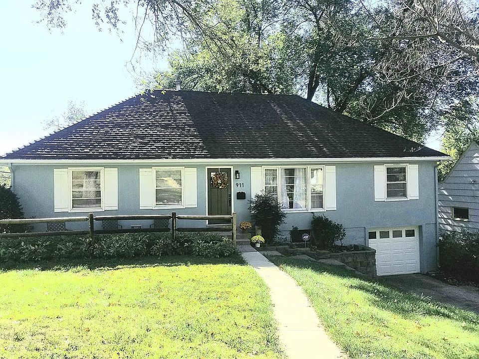 Ranch home with large garage