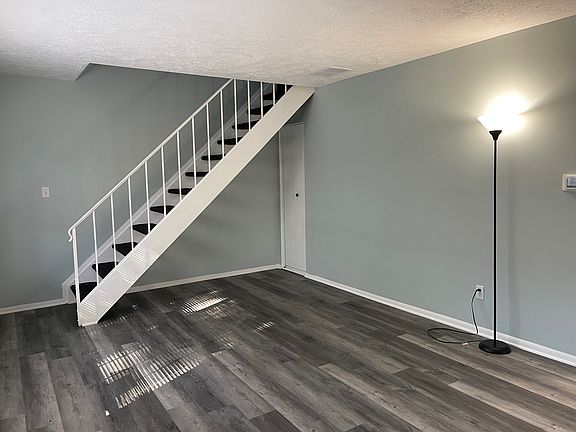 2nd image of 4907 Wildwood Ct