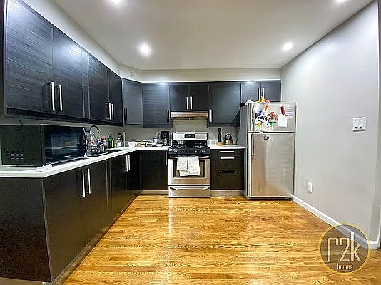 2nd image of 2805 Newtown Ave #3