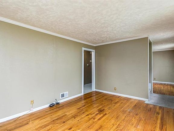 4th image of 5221 E 40th Ter