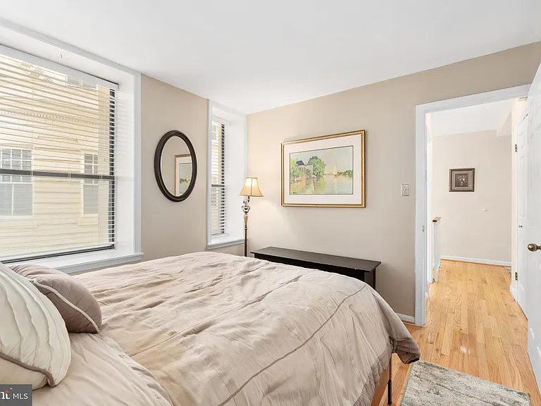 2145 California St NW #102 — Photo 6