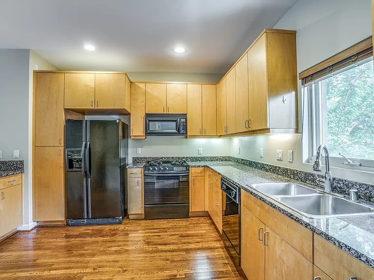 4100 Travis St #8 — Photo 10