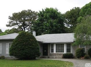 17 Berwyn Dr, Ronkonkoma, NY 11779