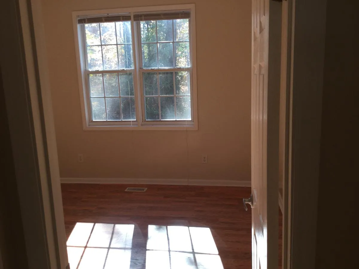 4 bed, 1312 sqft, $1,800 — Photo 3