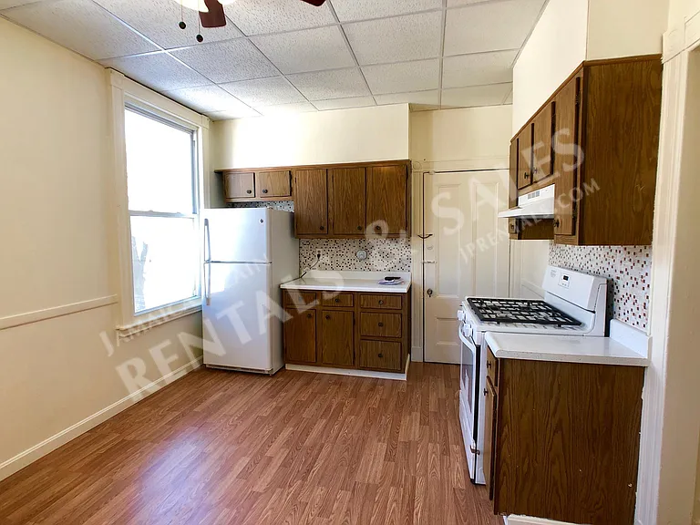 47 Custer St #2 — Photo 3
