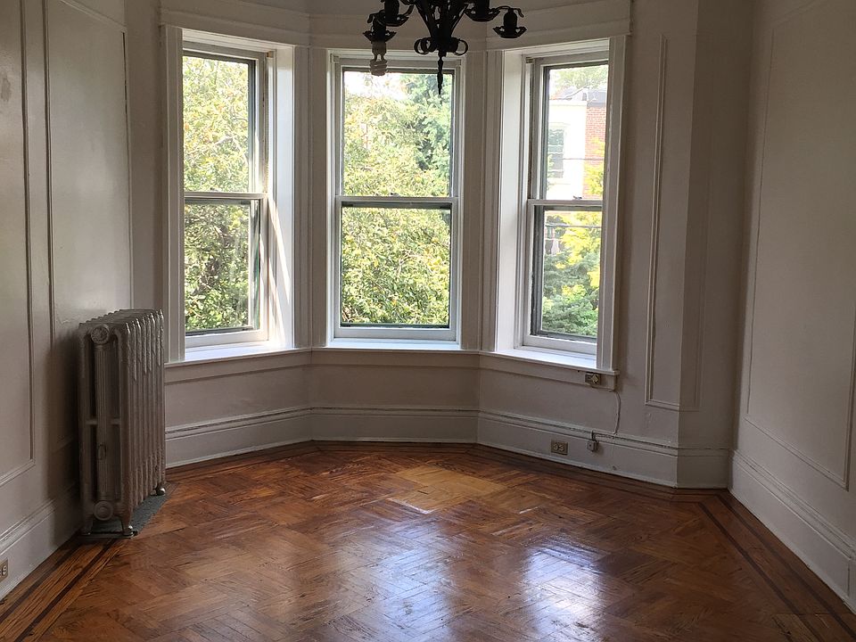1st image of 1670 10th Ave