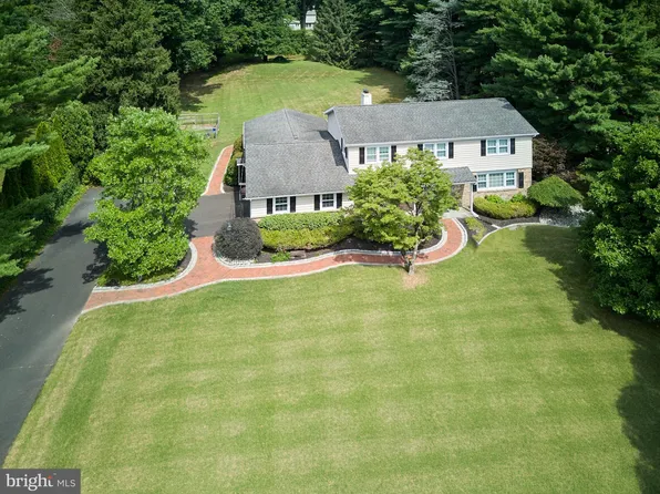 92 Woodview Dr, Doylestown, PA 18901